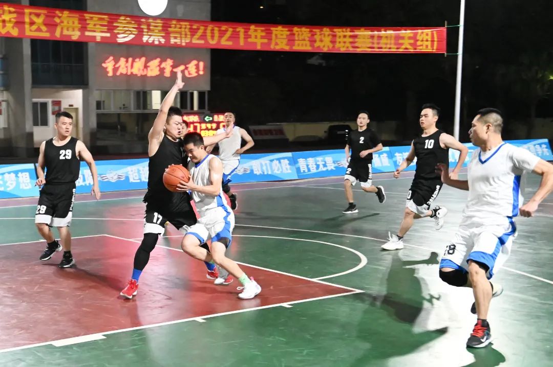 热血拼杀对决现场精彩纷呈吸引观众目光